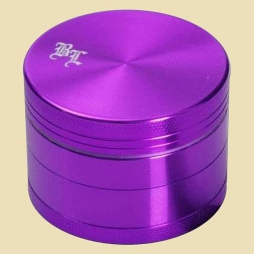 Grinder Black Leaf 50mm Aluminium Dark Violet in Box (4-delig) Grinder Black Leaf 50mm Aluminium Dark Violet in Box (4-delig)